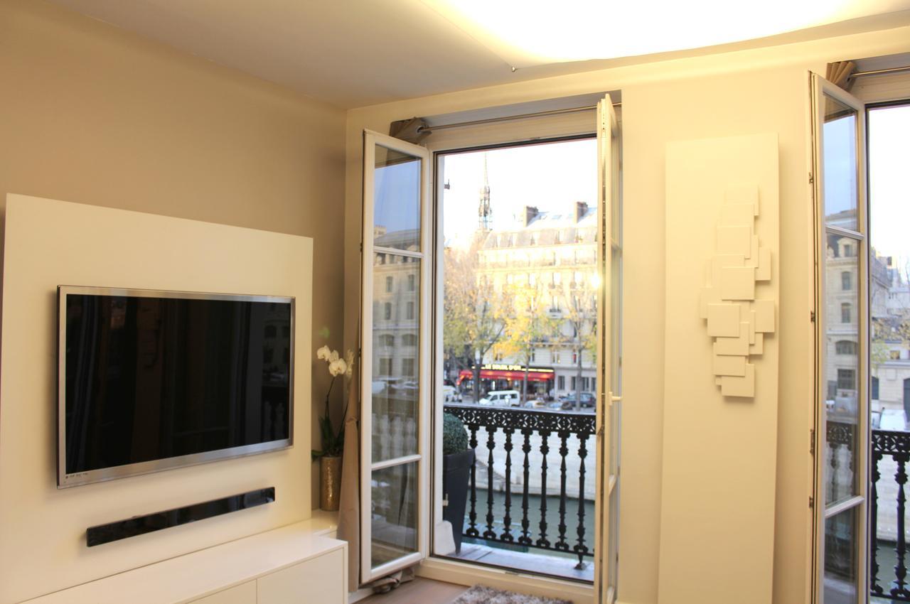 Two Bedroom Luxury Apartment - Balcony With View Of Notre Dame París Exterior foto