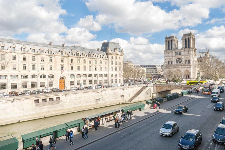 Two Bedroom Luxury Apartment - Balcony With View Of Notre Dame París Exterior foto