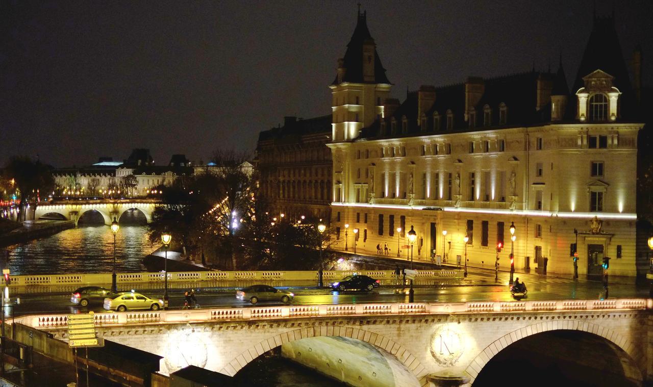 Two Bedroom Luxury Apartment - Balcony With View Of Notre Dame París Exterior foto